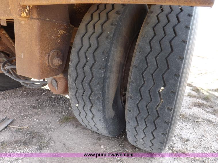 image for item F6339 2000 Pacer hydraulic feed body trailer