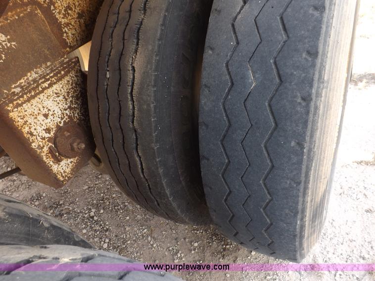 image for item F6339 2000 Pacer hydraulic feed body trailer