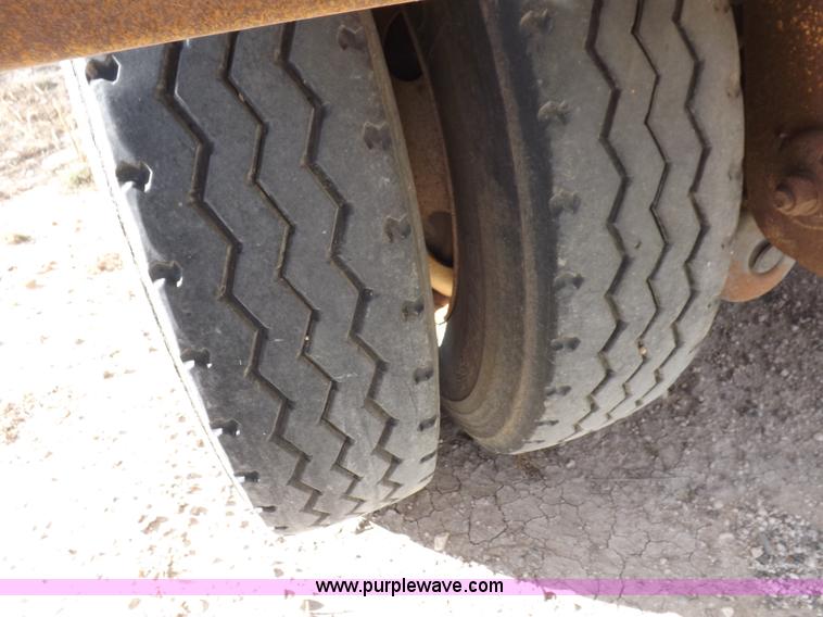 image for item F6339 2000 Pacer hydraulic feed body trailer