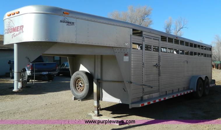 image for item G7571 1999 Sooner aluminum stock trailer