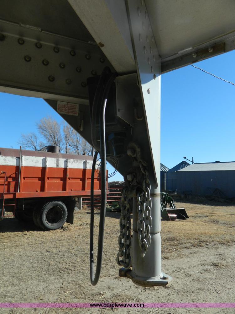 image for item G7571 1999 Sooner aluminum stock trailer