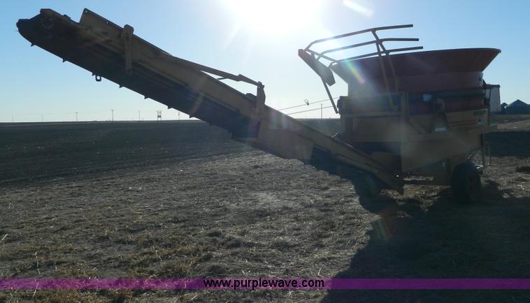 image for item G7578 HayBuster H-1000 Big Bite series tub grinder