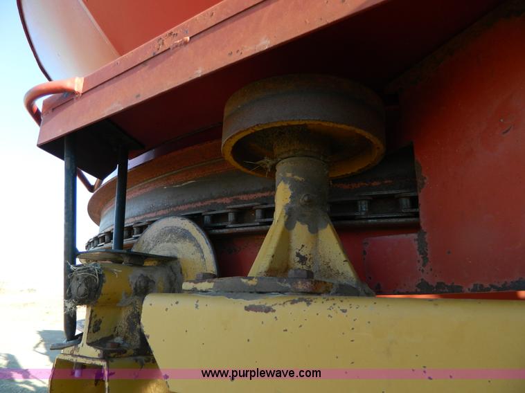 image for item G7578 HayBuster H-1000 Big Bite series tub grinder