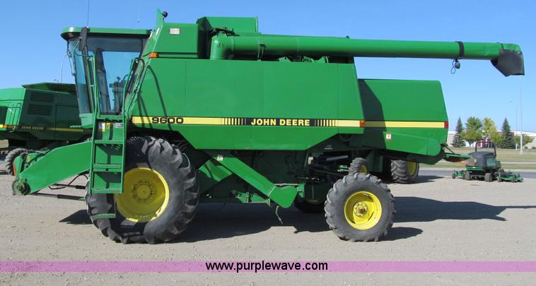image for item I9797 1990 John Deere 9600 combine