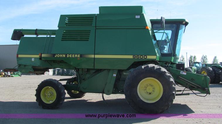 image for item I9797 1990 John Deere 9600 combine
