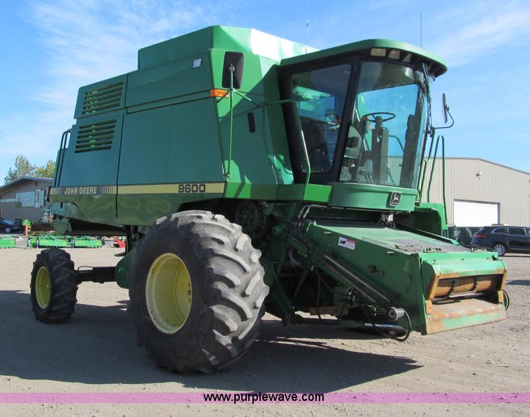 image for item I9797 1990 John Deere 9600 combine