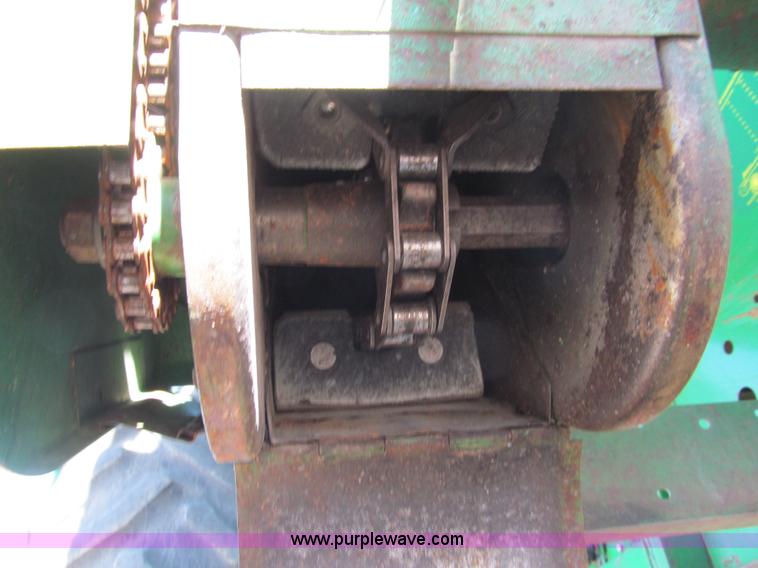 image for item I9797 1990 John Deere 9600 combine