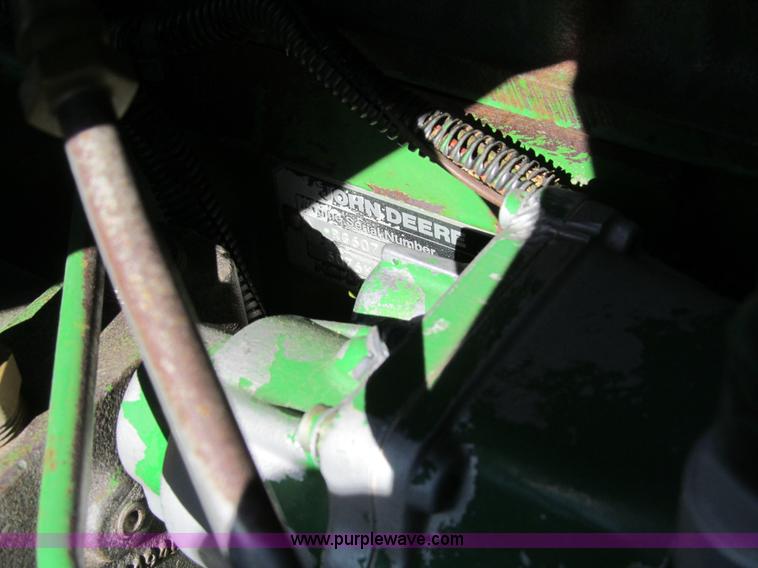 image for item I9797 1990 John Deere 9600 combine