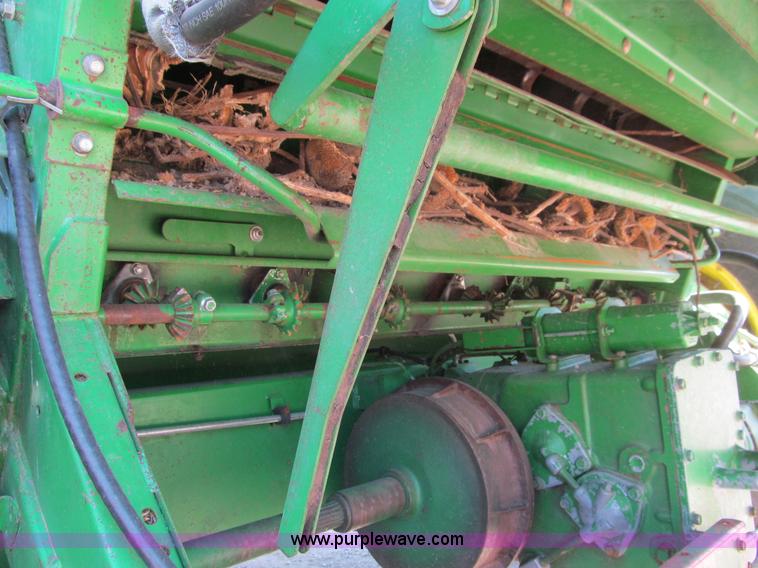 image for item I9797 1990 John Deere 9600 combine