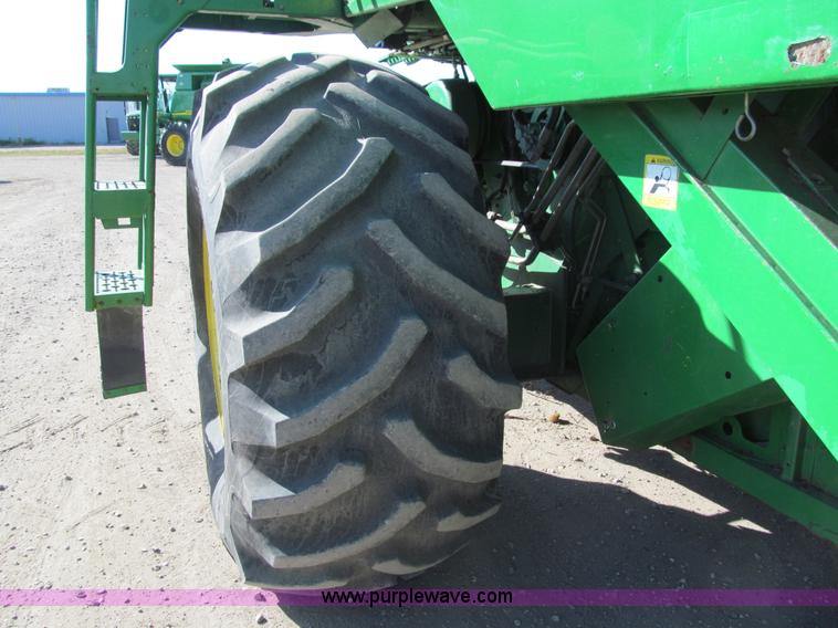 image for item I9797 1990 John Deere 9600 combine