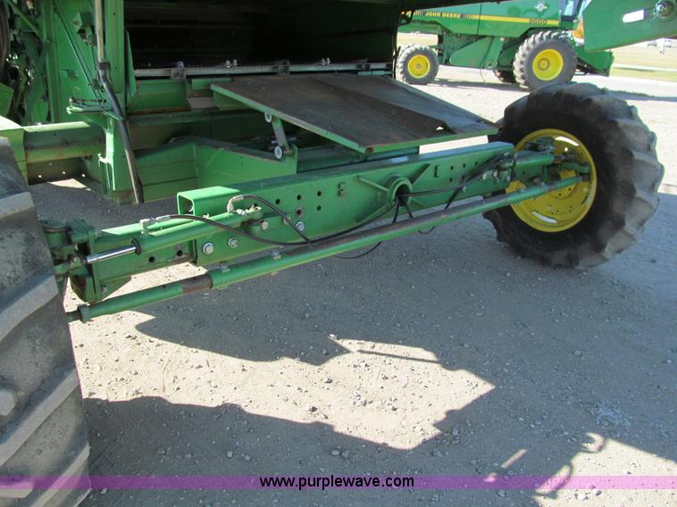 image for item I9797 1990 John Deere 9600 combine