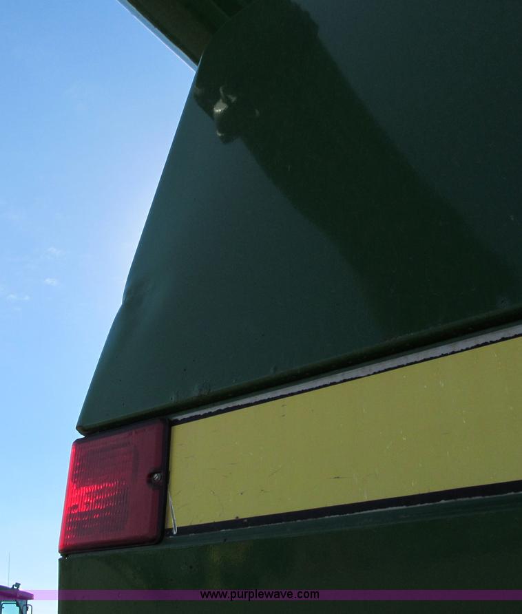 image for item I9797 1990 John Deere 9600 combine