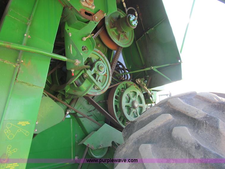 image for item I9797 1990 John Deere 9600 combine