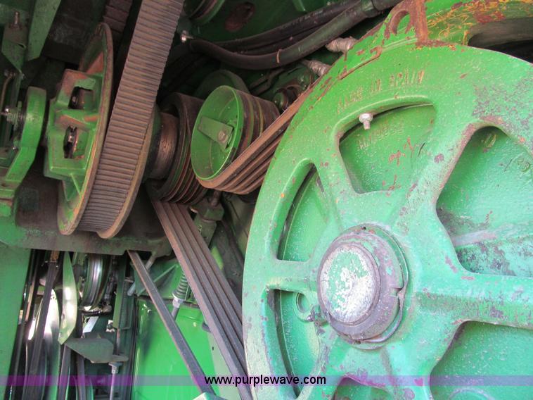 image for item I9797 1990 John Deere 9600 combine