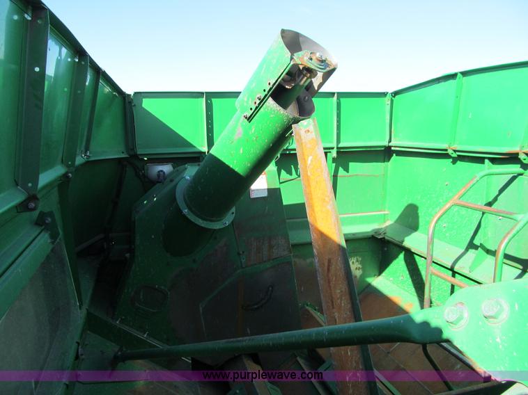 image for item I9797 1990 John Deere 9600 combine