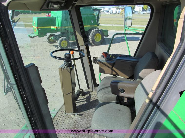 image for item I9797 1990 John Deere 9600 combine