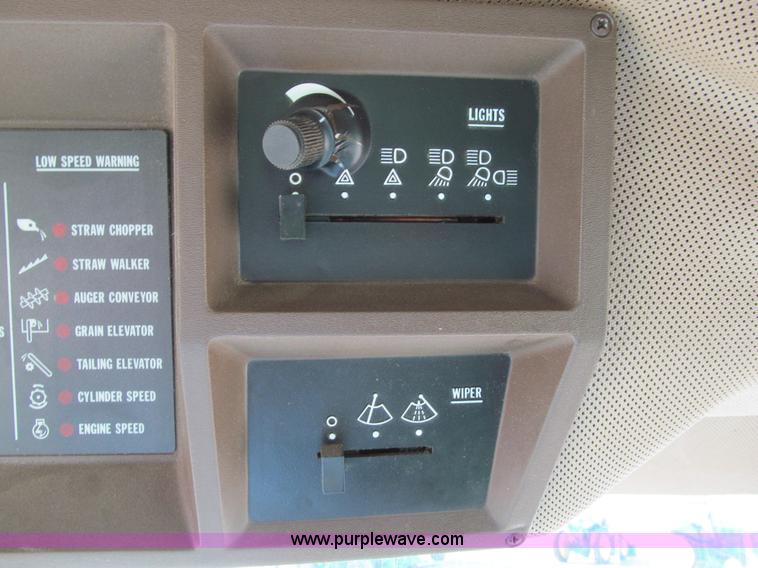 image for item I9797 1990 John Deere 9600 combine