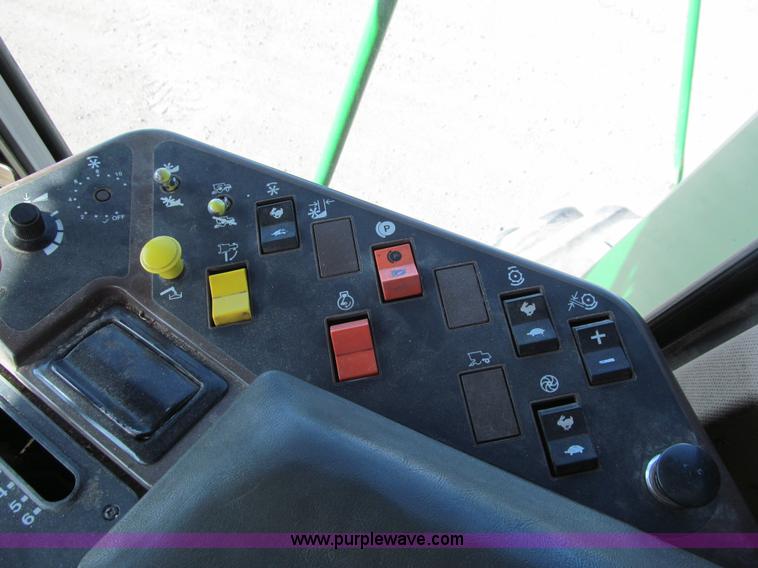 image for item I9797 1990 John Deere 9600 combine