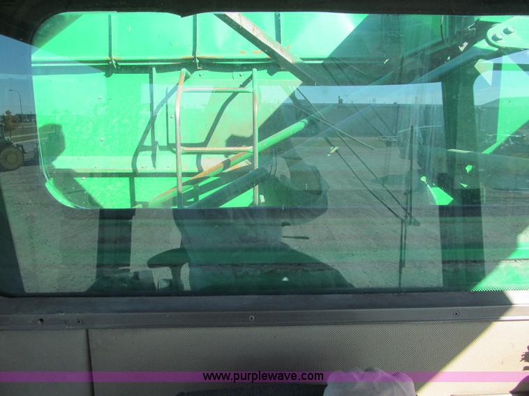 image for item I9797 1990 John Deere 9600 combine