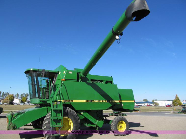 image for item I9797 1990 John Deere 9600 combine