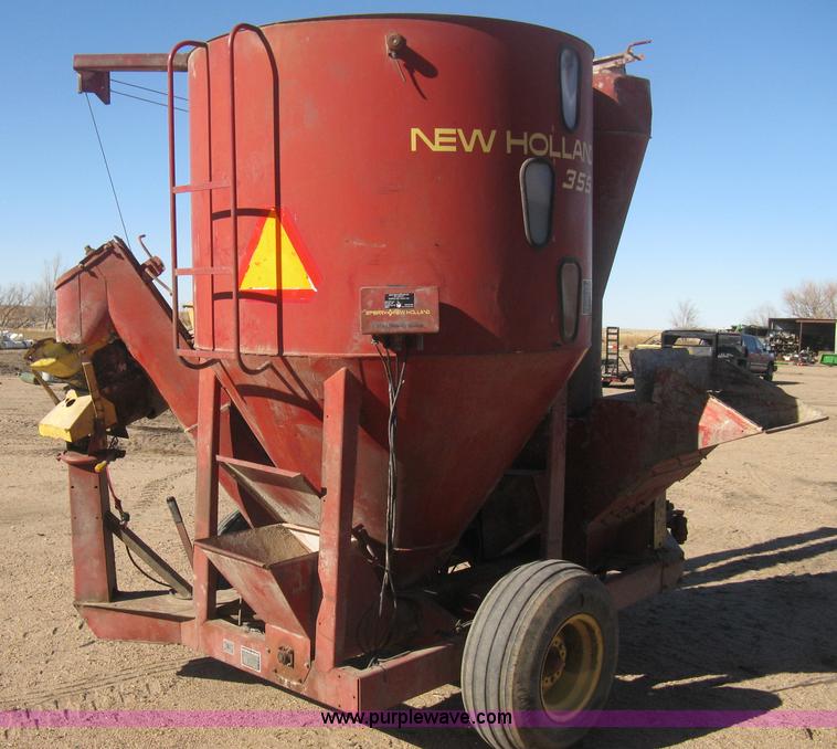 image for item M9121 New Holland 355 grinder/mixer