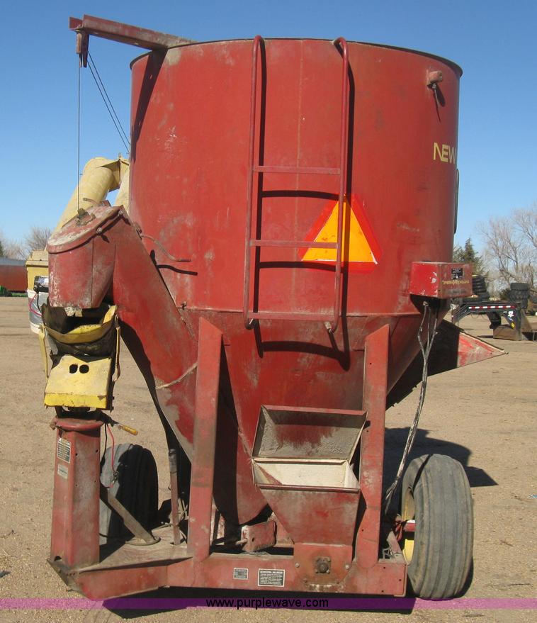 image for item M9121 New Holland 355 grinder/mixer