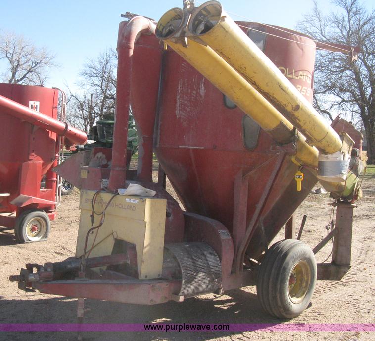 image for item M9121 New Holland 355 grinder/mixer