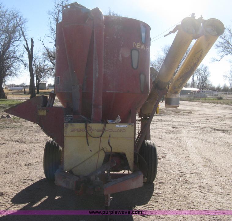 image for item M9121 New Holland 355 grinder/mixer
