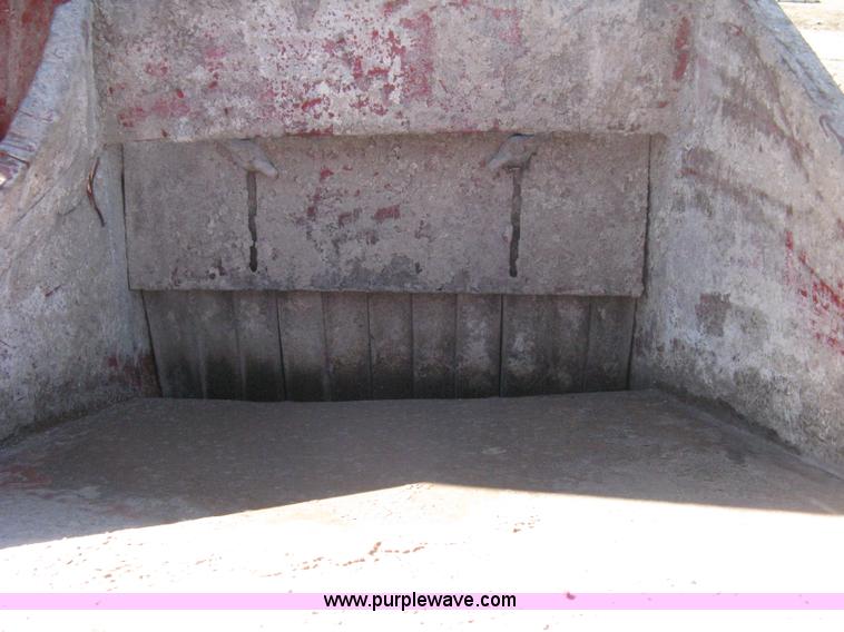 image for item M9121 New Holland 355 grinder/mixer