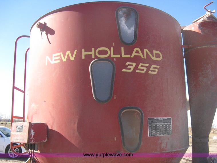 image for item M9121 New Holland 355 grinder/mixer