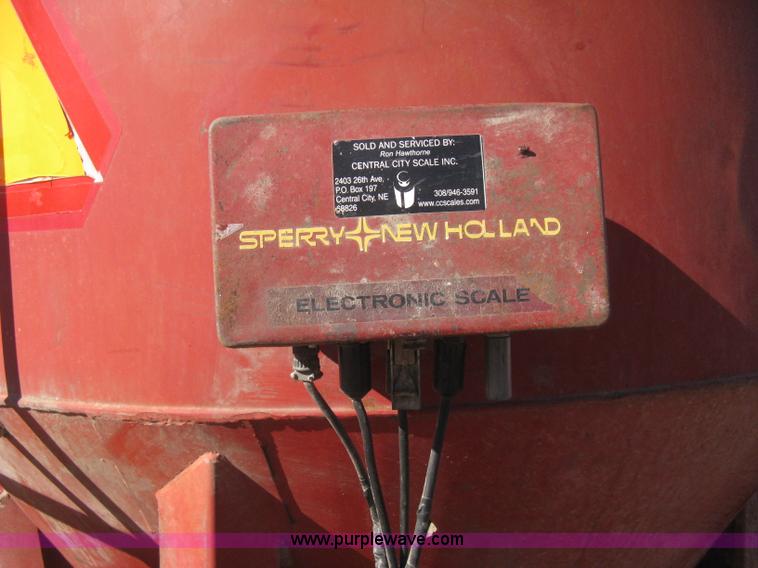 image for item M9121 New Holland 355 grinder/mixer