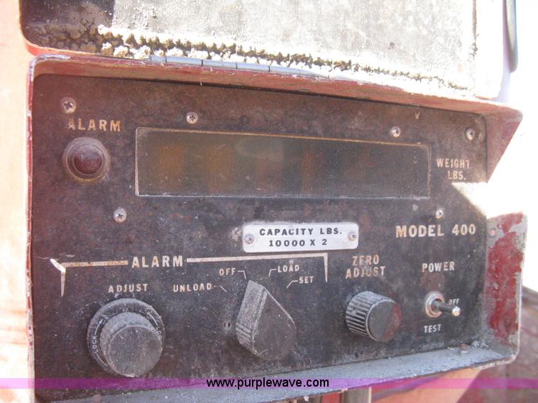 image for item M9121 New Holland 355 grinder/mixer