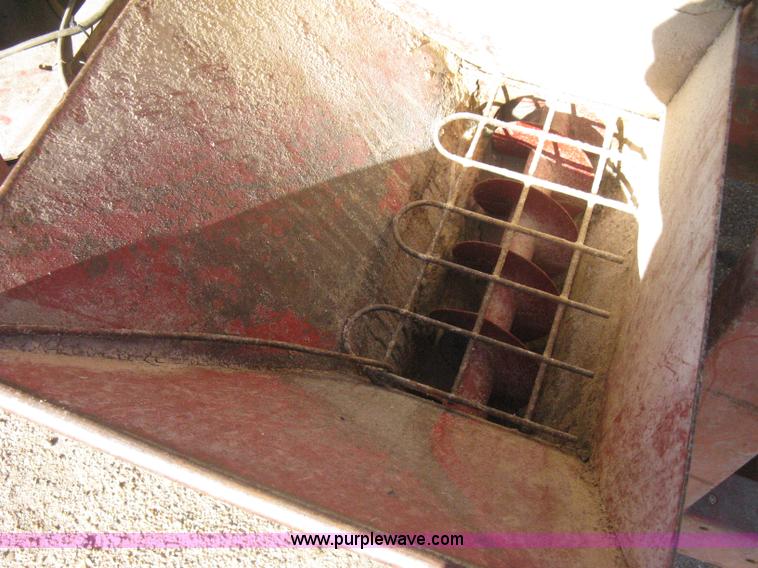 image for item M9121 New Holland 355 grinder/mixer