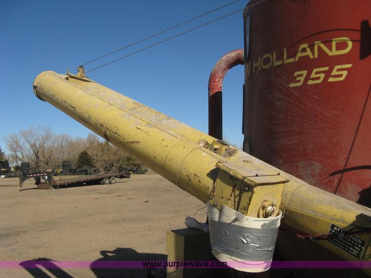 image for item M9121 New Holland 355 grinder/mixer