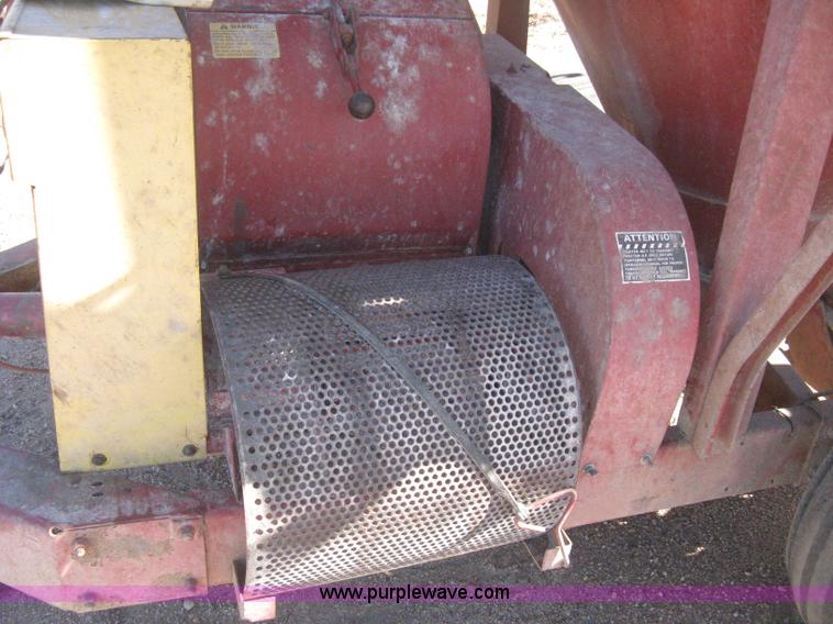 image for item M9121 New Holland 355 grinder/mixer