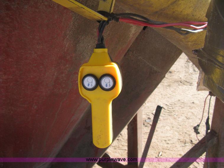 image for item M9121 New Holland 355 grinder/mixer