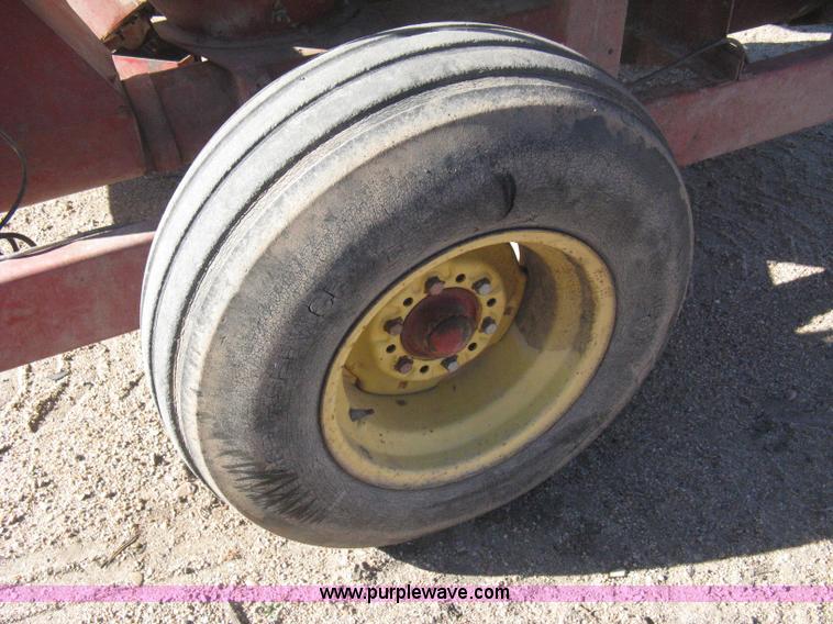 image for item M9121 New Holland 355 grinder/mixer