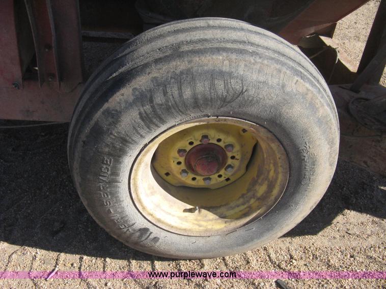 image for item M9121 New Holland 355 grinder/mixer