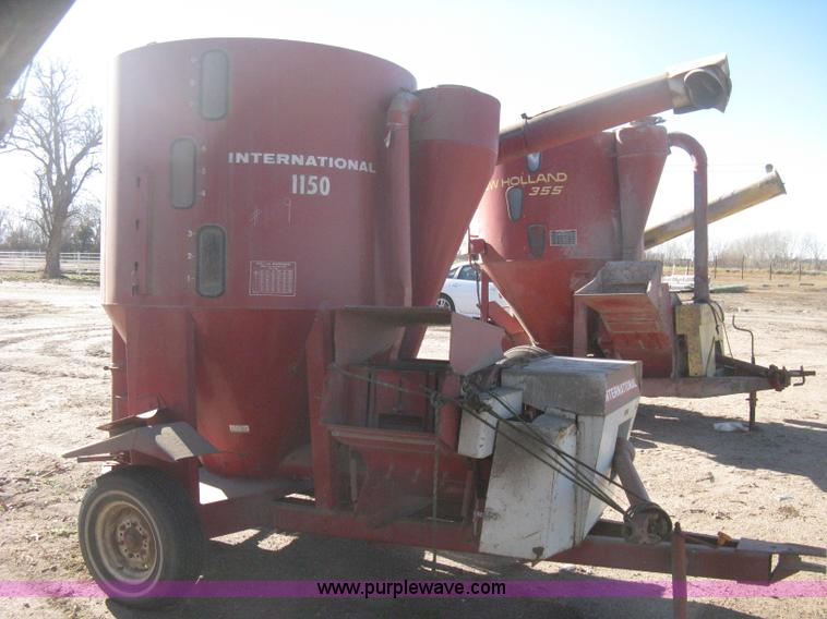 image for item M9122 International 1150 grinder/mixer