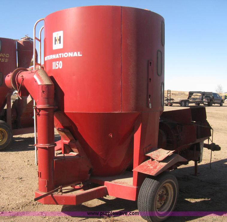 image for item M9122 International 1150 grinder/mixer