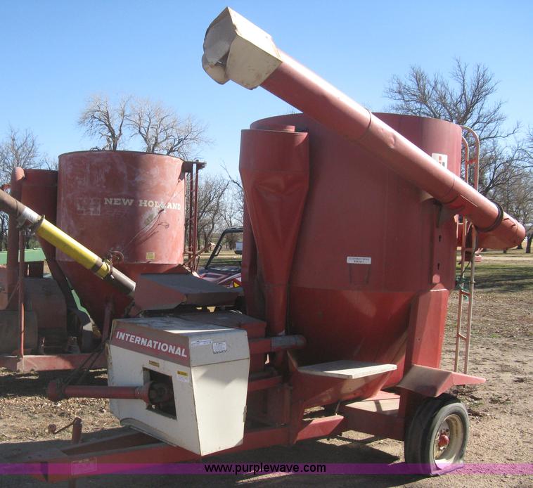 image for item M9122 International 1150 grinder/mixer