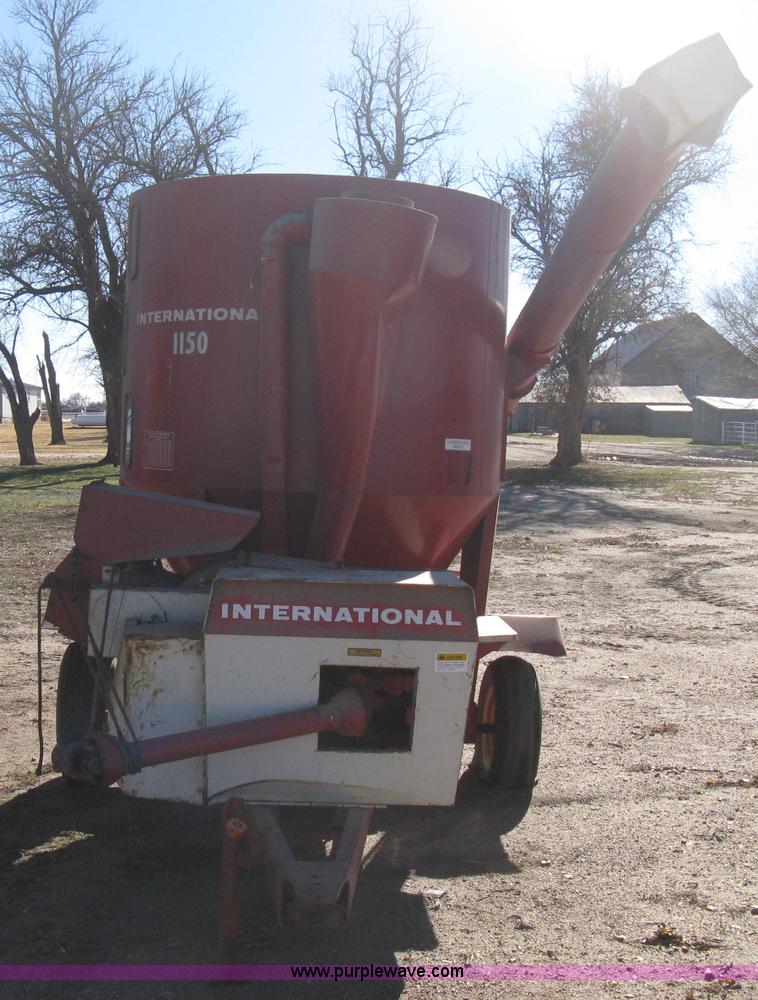 image for item M9122 International 1150 grinder/mixer