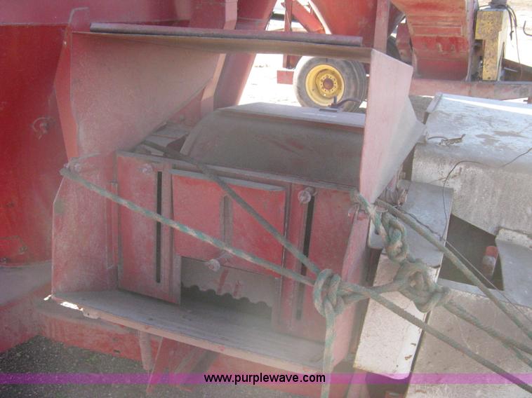 image for item M9122 International 1150 grinder/mixer