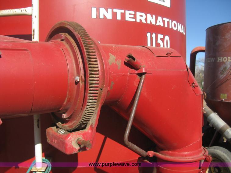 image for item M9122 International 1150 grinder/mixer