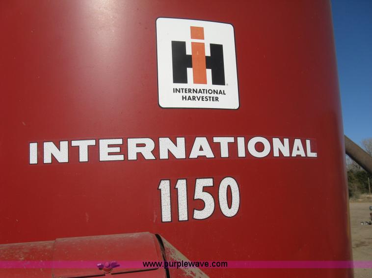 image for item M9122 International 1150 grinder/mixer