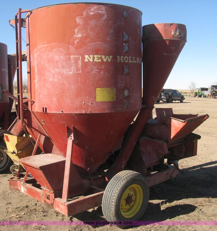 image for item M9123 New Holland 351 grinder/mixer