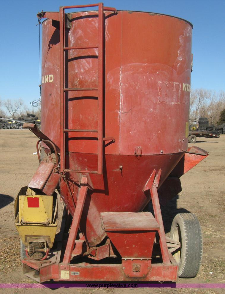 image for item M9123 New Holland 351 grinder/mixer