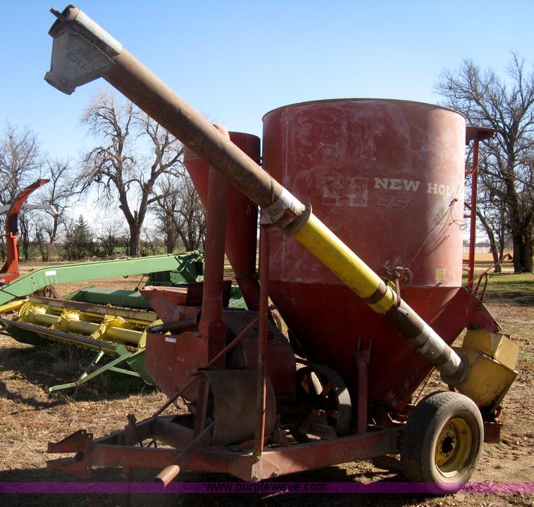 image for item M9123 New Holland 351 grinder/mixer