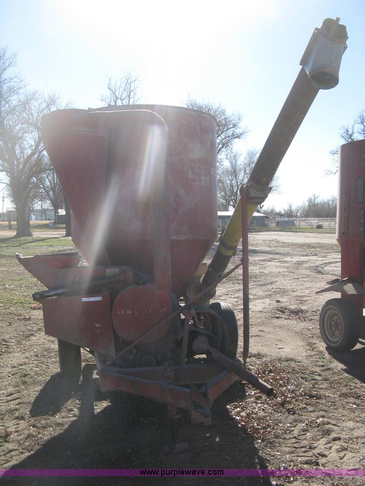 image for item M9123 New Holland 351 grinder/mixer
