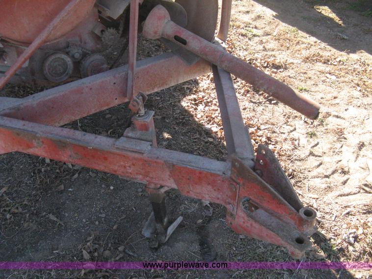 image for item M9123 New Holland 351 grinder/mixer